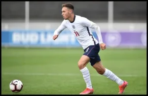 attacking midfielder