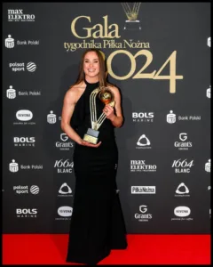 Ewa Pajor with an award
