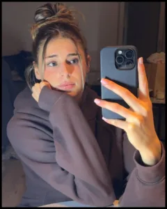 Jule Brand looks very cute