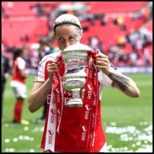 Kelly Smith with the trophy