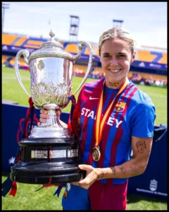Mapi León with trophy