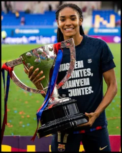 Salma Paralluelo with the trophy