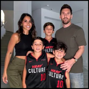Lionel Messi with his wife and kids