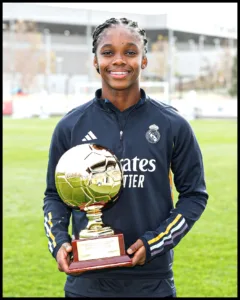 Linda Caicedo with award